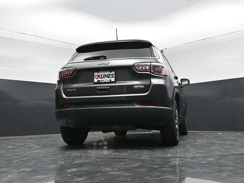 Used 2018 Jeep Compass Latitude w/ Popular Equipment Group AWD/4WD image 35