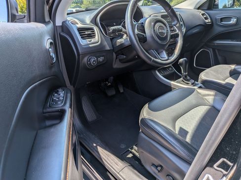 Used 2019 Jeep Compass Latitude w/ Popular Equipment Group FWD image 10