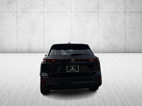 Used 2025 Volkswagen Tiguan SEL R-Line image 6
