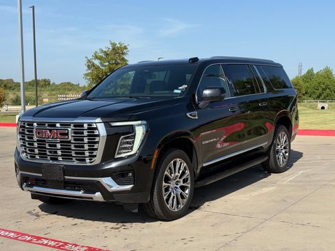 Used 2025 GMC Yukon XL Denali AWD/4WD image 3