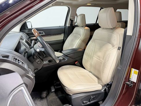 Used 2018 Ford Explorer Platinum image 33