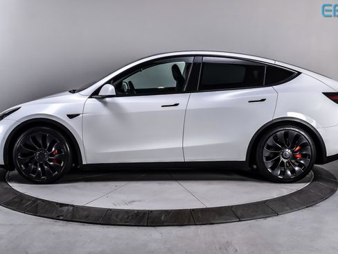 Used 2022 Tesla Model Y Performance image 3