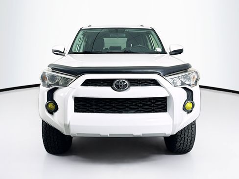 Used 2019 Toyota 4Runner SR5 AWD/4WD image 2