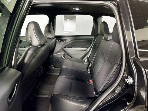 Certified 2025 Subaru Forester Touring AWD/4WD image 22