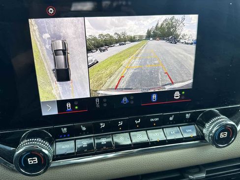 Used 2023 GMC Canyon Denali image 25