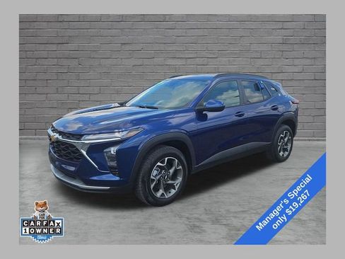 Used 2024 Chevrolet Trax LT w/ Driver Confidence Package FWD image 1