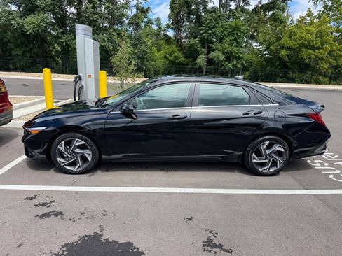 Used 2025 Hyundai Elantra SEL FWD image 5