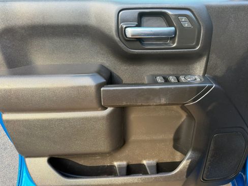 Used 2023 Chevrolet Silverado 1500 Custom RWD image 17