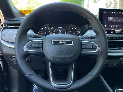 Used 2024 Jeep Compass Latitude AWD/4WD image 15