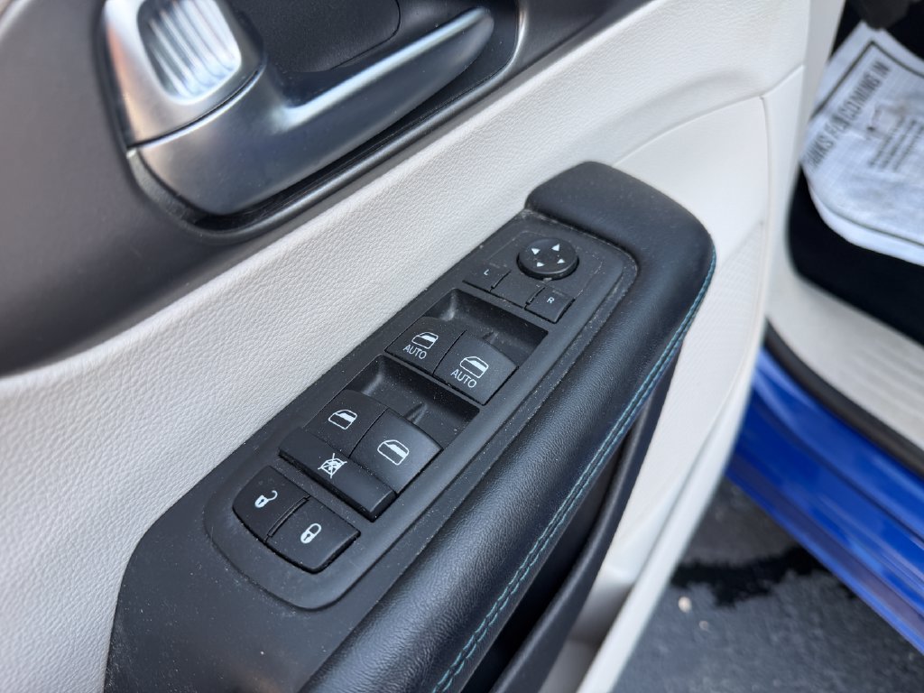 Used 2021 Chrysler Pacifica Touring AWD/4WD image 19