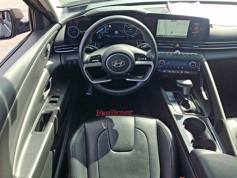 Used 2024 Hyundai Elantra Limited image 11