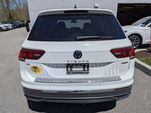 Used 2024 Volkswagen Tiguan SE AWD/4WD image 4