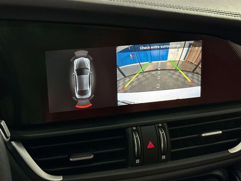 Used 2022 Alfa Romeo Giulia Veloce image 25