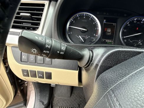 Used 2017 Toyota Highlander Limited image 27