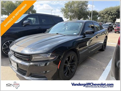 Used 2017 Dodge Charger SE w/ Blacktop Package RWD image 1
