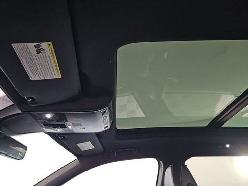 Used 2022 Volkswagen Tiguan SE R-Line image 13