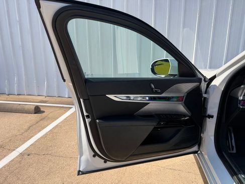 Used 2023 BMW 740i w/ Executive Package RWD image 22