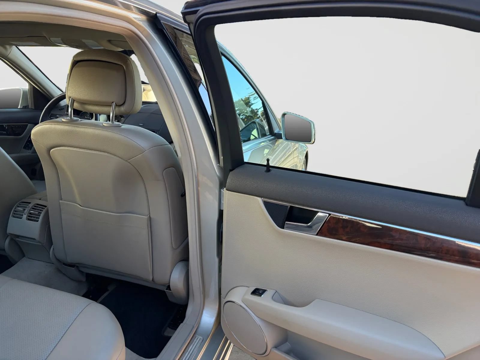 Used 2010 Mercedes-Benz C 300 Sedan image 17