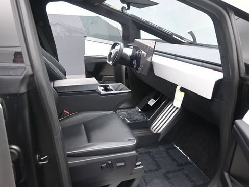 Used 2024 Tesla Cybertruck AWD Crew Cab image 16