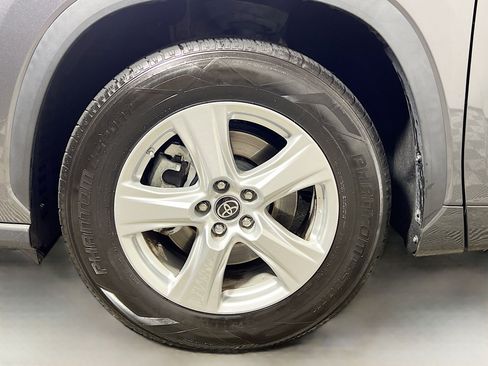 Used 2023 Toyota Highlander LE image 14