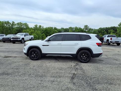 Used 2025 Volkswagen Atlas Peak Edition SE AWD/4WD image 32