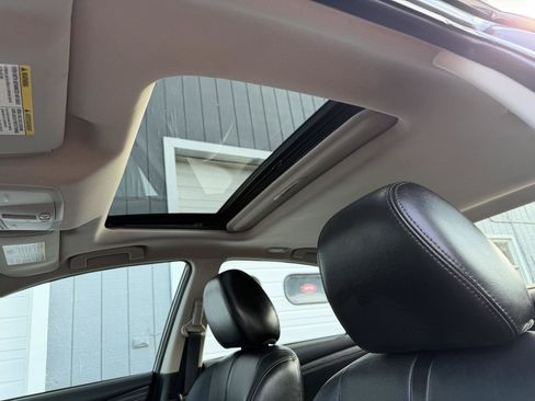Used 2011 Nissan Altima 3.5 SR w/ 3.5SR Premium Pkg FWD image 8