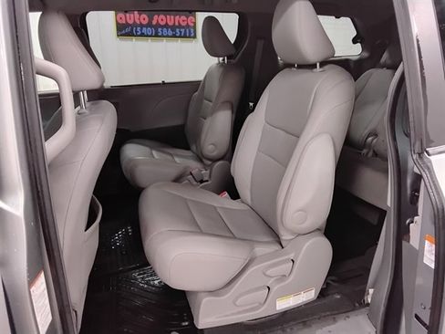 Used 2016 Toyota Sienna XLE image 13