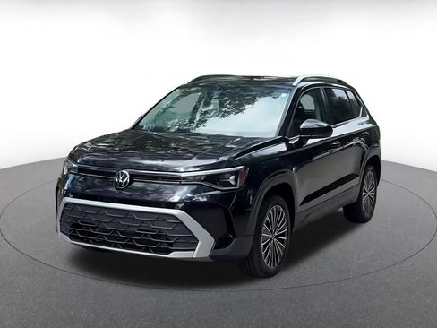 Used 2025 Volkswagen Taos SE FWD image 6
