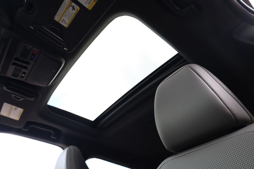 Used 2026 Subaru Outback Limited AWD/4WD image 9