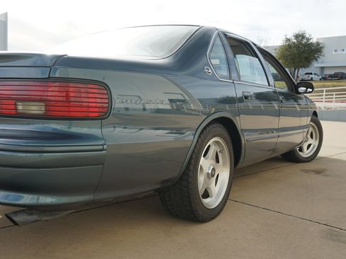 Used 1996 Chevrolet Impala SS image 28