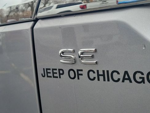 Used 2025 Volkswagen Atlas SE image 6