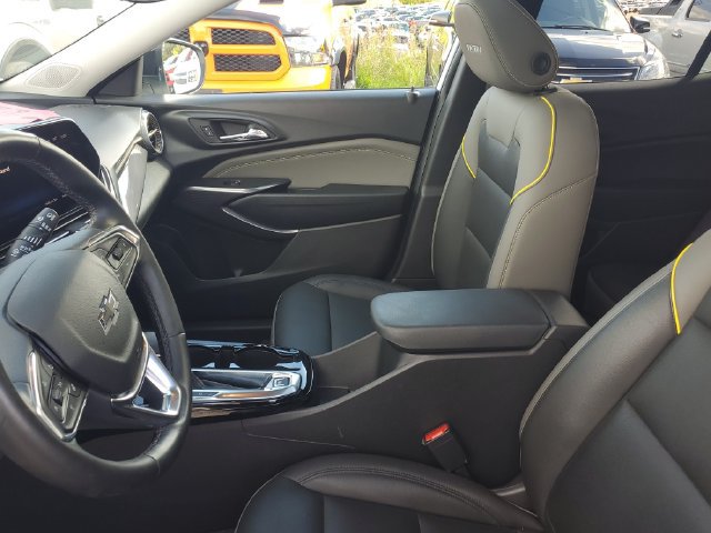 Used 2025 Chevrolet Trax ACTIV w/ Sunroof Package FWD image 11