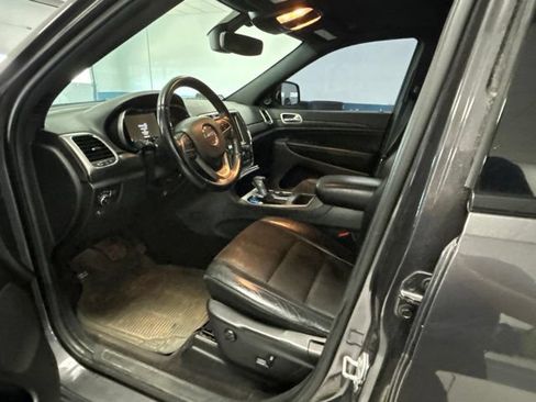 Used 2018 Jeep Grand Cherokee Altitude AWD/4WD image 9