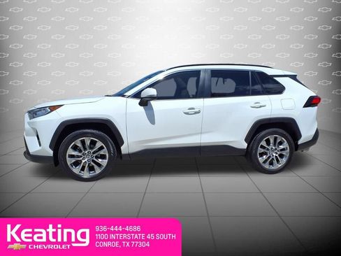 Used 2020 Toyota RAV4 XLE Premium FWD image 6