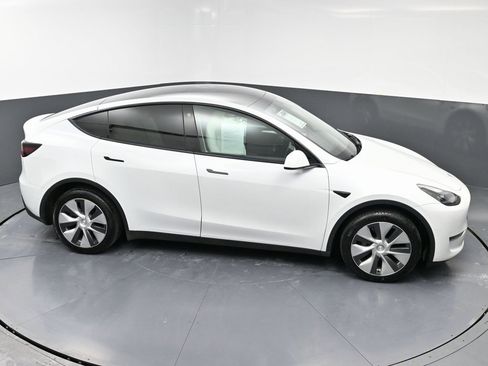 Used 2022 Tesla Model Y Long Range image 49