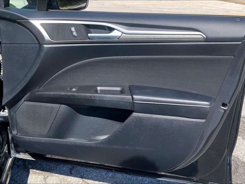 Used 2018 Ford Fusion SE w/ Fusion SE Technology Package FWD image 26