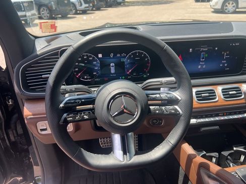 Used 2026 Mercedes-Benz GLS 450 4MATIC image 11