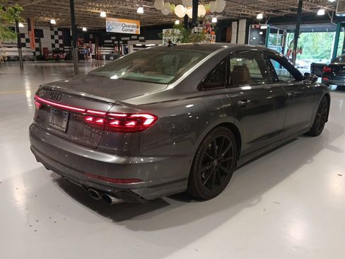 Used 2022 Audi S8 AWD/4WD image 6