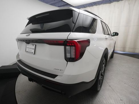 Used 2025 Ford Explorer ST-Line w/ ST-Line Street Pack AWD/4WD image 13