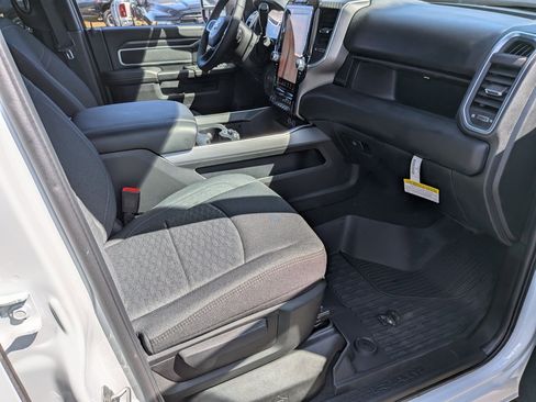 New 2026 RAM 2500 Big Horn AWD/4WD image 32
