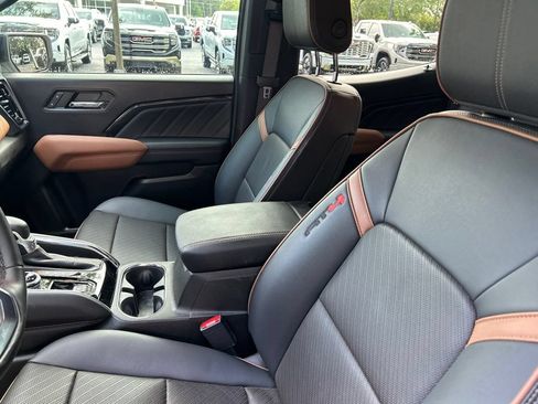 Used 2024 GMC Canyon AT4 w/ AT4 Premium Package AWD/4WD image 11