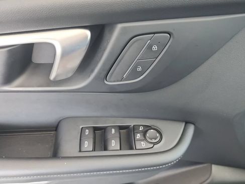 Certified 2025 Buick Enclave Preferred FWD image 23
