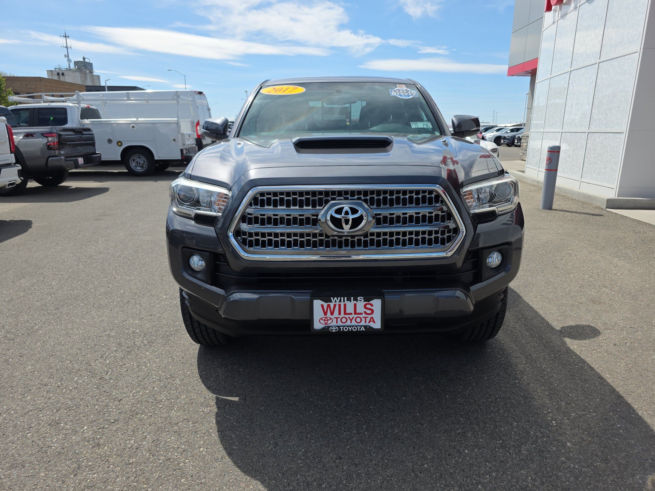 Used 2017 Toyota Tacoma TRD Sport w/ Tow Package (A/T) AWD/4WD image 5