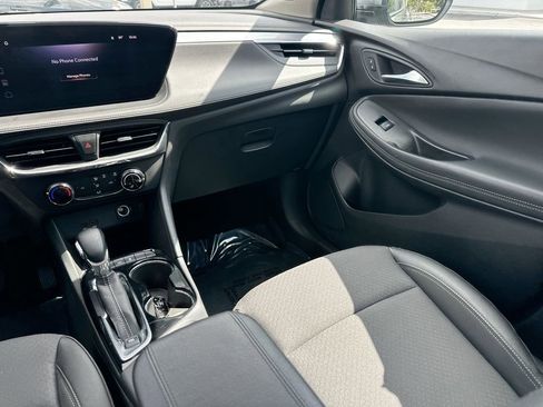 Certified 2025 Buick Encore GX Preferred FWD image 21
