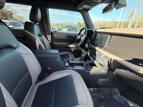 Used 2023 Ford Bronco Wildtrak image 15