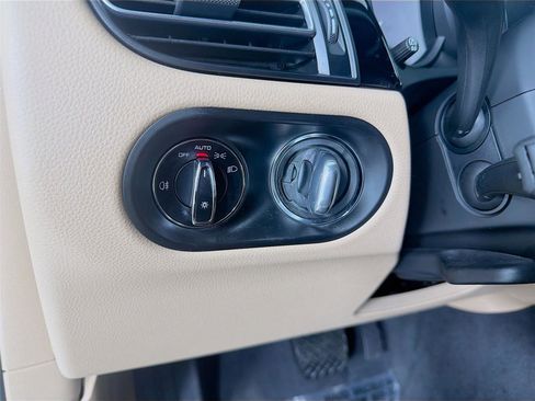 Certified 2025 Porsche Macan image 11