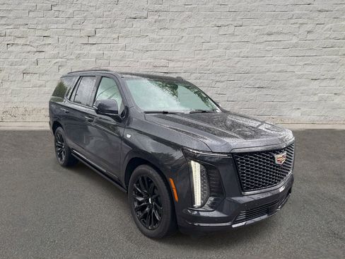 Used 2025 Cadillac Escalade Sport Platinum AWD/4WD image 3