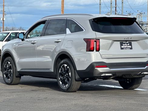 New 2026 Kia Sorento S image 7
