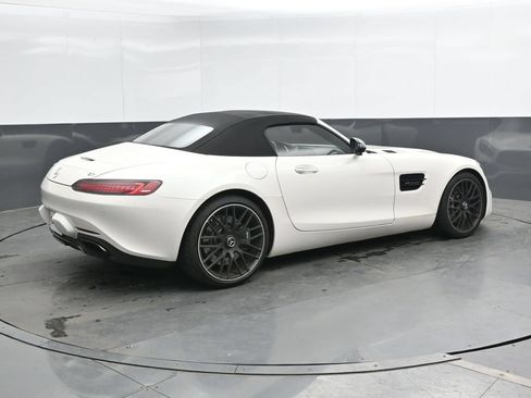 Used 2018 Mercedes-Benz AMG GT Roadster image 2