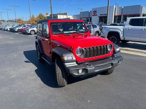 Used 2025 Jeep Wrangler Sport image 7